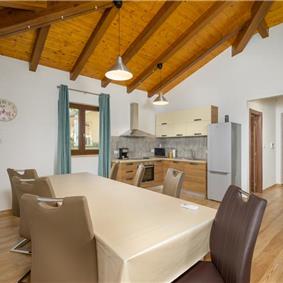 4 bedroom villa bedroom with pool, Svetvinčenat, Istria, sleeps 8